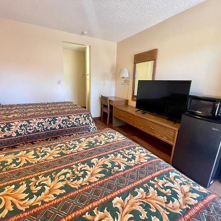 Regency Inn Lakeport Bagian luar foto