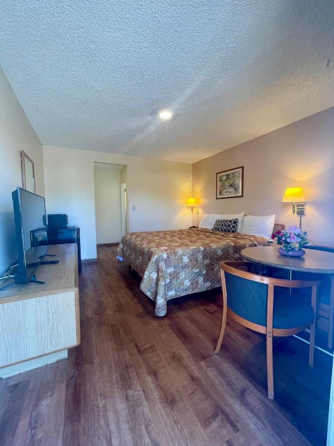 Regency Inn Lakeport Bagian luar foto