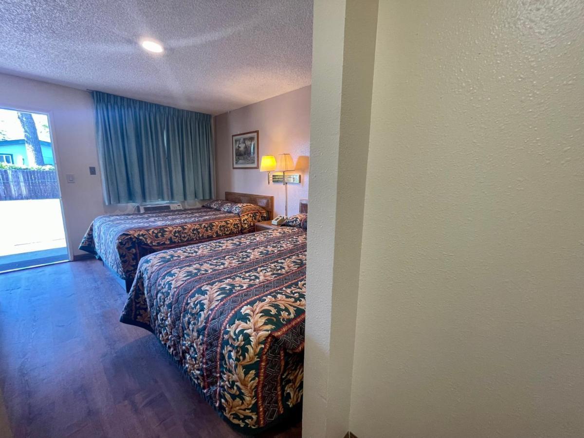 Regency Inn Lakeport Bagian luar foto